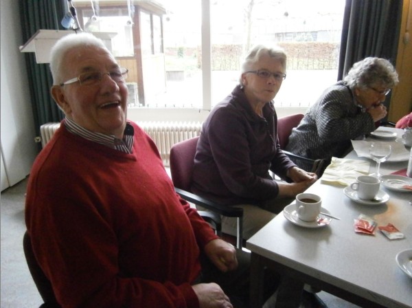Oliebollen eten bij Dienstencentrum de Riet 30-12-2013 -E